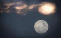 Вчені з’ясували як вливає повний Місяць на людей