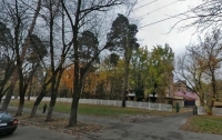 Возле киевской больницы обнаружили труп мужчины