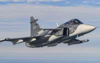 Українські пілоти тестують шведські літаки Gripen
