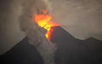 Авиакомпании отменяют рейсы в Индонезию из-за извержения вулкана 