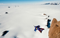 Бейс-джамперы осваивают Антарктиду (ФОТО)