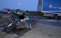 На трассе Киев-Ковель «Таврия» впечаталась в грузовик 