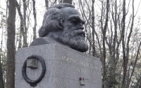 Неизвестные осквернили могилу Карла Маркса в Лондоне