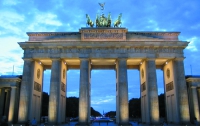 В Берлине водитель не разминулся с Бранденбургскими воротами