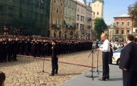Во Львове приняли присягу 400 патрульных полицейских 
