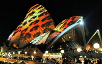 Австралийцы заставили Сиднейскую Оперу «порхать» гигантской бабочкой (ФОТО)