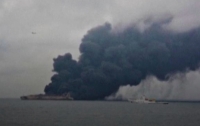 У берегов Китая взорвался танкер с нефтью, который загорелся 4 дня назад