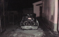 Неизвестные на Закарпатье сожгли автомобиль сотрудницы горсовета