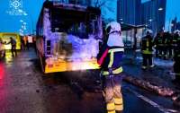На дорозі Києва спалахнула маршрутка
