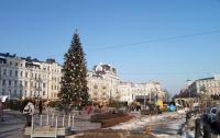 В Киеве начали демонтаж новогоднего городка