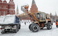 В России снег убирают танками