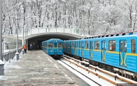 В киевском метро пассажир упал на рельсы