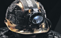 В столице покажут шахтерскую каску с алмазами
