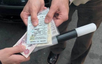 Гаишники задержали азербайджанца с поддельными документами
