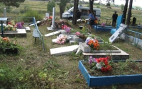 В Крыму вандалы разрушили кладбище (ФОТО)
