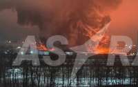 У рф спалахнула пожежа на двох заводах (відео)