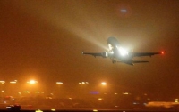 В аэропорту ЮАР экстренно приземлился горящий самолет