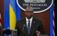 Глава Пентагону пообіцяв Україні стабільний потік військової допомоги