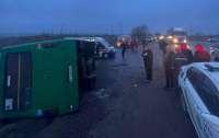 На Львівщині перевернувся рейсовий автобус, є постраждалі
