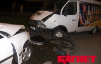 В Киеве пьяный водитель Opel разбил три автомобиля (ФОТО)