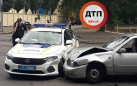В Киеве автомобиль полиции попал в ДТП