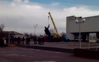 На Черниговщине снесли самый большой памятник Ленину