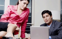 Более трети украинцев не прочь завести любовную интрижку на работе