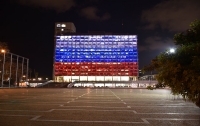 В Израиле здание подсветили в цвета флага России в память о погибших в Петербурге
