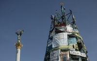 На Майдане демонтируют новогоднюю «Елку»