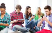 В США предлагают запретить подросткам до 21 года пользоваться смартфонами