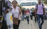 Экономический кризис в Венесуэле: люди тысячами бегут из страны