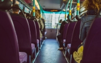 Опасная игра: в Грузии дети выпали из движущегося автобуса