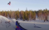 Шведский экстремал первым в мире сделал двойное обратное сальто на снегоходе (ВИДЕО)