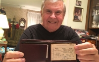 Пенсионеру вернули похищенный 47 лет назад бумажник
