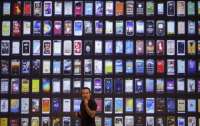 Акции крупной китайской компании-производителя смартфонов резко подешевели после попадания под санкции США