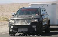 В Сети появились шпионские фото Jeep Grand Cherokee SRT8 (ФОТО)