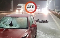 Смертельное ДТП под Киевом: пешеход бросился под колеса
