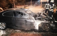В Киеве мужчина поджег два автомобиля и скрылся