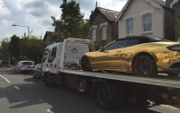 В Лондоне эвакуировали золотой Maserati из-за отсутствия страховки