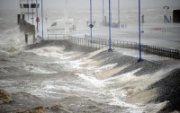 Британию накрыл шторм: двое погибших, хаос на дорогах