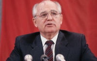 Горбачев назвал запрет красного знамени неуважением к людям 
