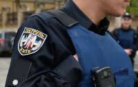 Столичні поліцейські викрили у Голосіївському районі чоловіка з гранатою