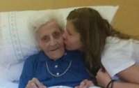 101-летняя старушка за год трижды победила коронавирус