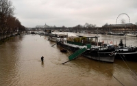 Наводнение в Париже: закрыт Лувр и железнодорожные станции