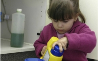 В Киеве двухлетний ребенок выпил химическое средство
