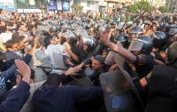 В Египте отключили интернет и мобильники, но беспорядки продолжаются