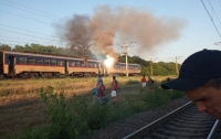 Люди выпрыгивали из вагонов: под Днепром загорелась электричка