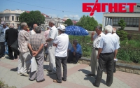 В Крыму милиция разогнала татар, пытающихся разбить палатки у здания Совмина (ФОТО)