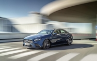 Mercedes-AMG показал маленький седан с мощным мотором