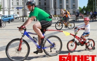 Маленьких киевлян агитируют пересаживаться на велосипеды